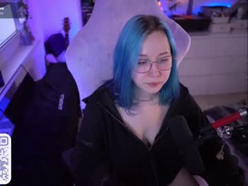girl
        blue_mooncat cam image #4081842