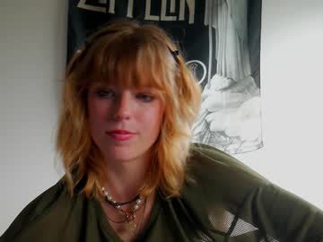 girl
        sisypheanlove cam image #2479572