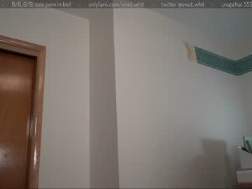 girl
        vivid_whit cam image #2712254