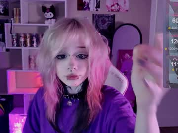 girl
        lollyshy__ cam image #5980526