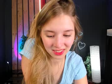 girl
        milablush cam image #2121647