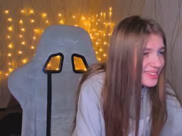 girl
        kylie_mine cam image #185325