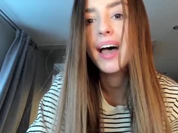 girl
        coy_amina_ cam image #517533