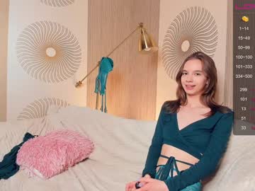 girl
        happiness_call cam image #2129814