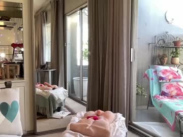 girl
        gl1tter_barbie cam image #2781157