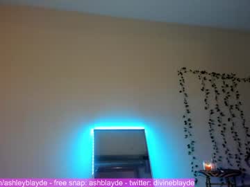 girl
        ashleyblayde cam image #1090532