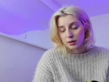 girl
        kenziedawton cam image #1376034