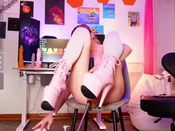girl
        emmasky69 cam image #6147218