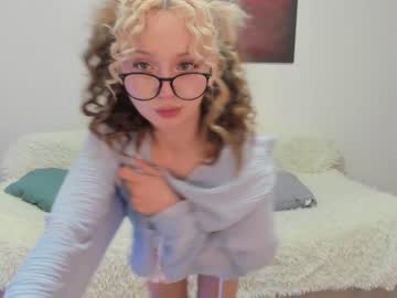 girl
        deryubanny cam image #491410