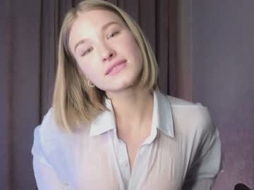 girl
        nicole_w00 cam image #5448390