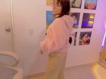 girl
        little_effy18 cam image #2740586