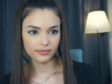 girl
        zarabeamer cam image #6798558