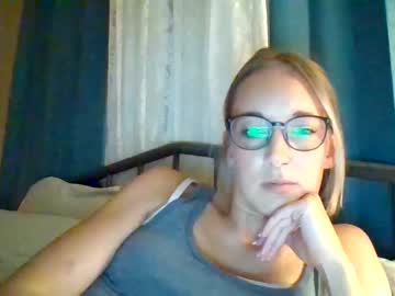 girl
        parkerriley1469 cam image #1916334