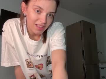 girl
        suzyjames cam image #6779942