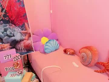 girl
        little_effy18_ cam image #6749005