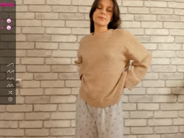 girl
        carolynjacquelins cam image #297809