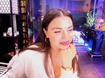 girl
        alma_pearl cam image #1221330