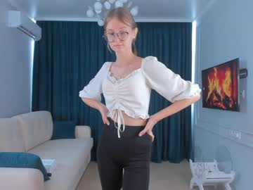 girl
        wikitikki cam image #1932708
