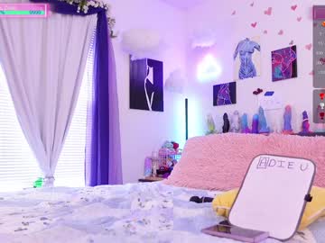 girl
        emmasky69 cam image #2396442