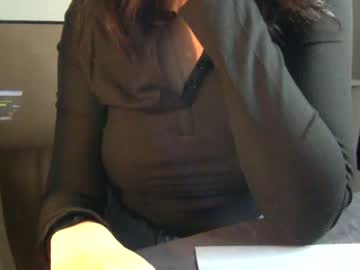 girl
        lillyandhertoyy cam image #3384395