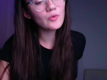 girl
        ketrin_pirsss cam image #5068679