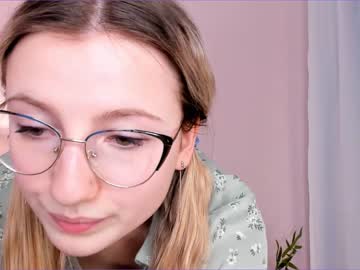 girl
        katiehastey cam image #3376933