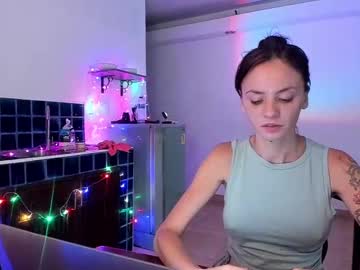 girl
        petite_doll49 cam image #5839114