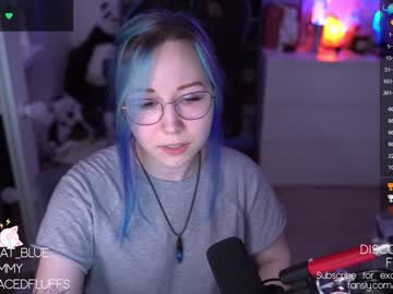 girl
        blue_mooncat cam image #1765410