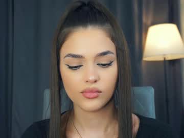 girl
        zarabeamer cam image #6798433