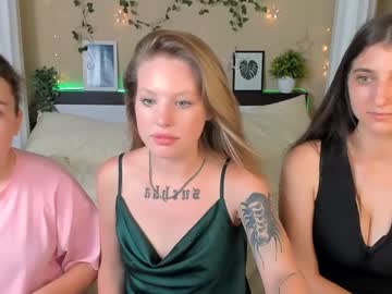 girl Cam Girls Masturbating With Dildos On Chaturbate with isla_meow