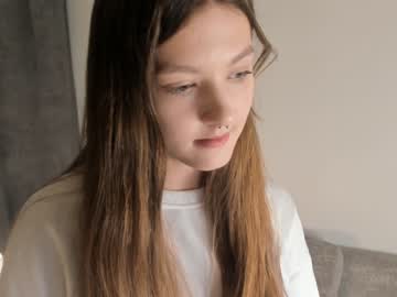 girl
        ohwherearemymanners cam image #3977473