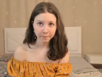 girl
        lynngroves cam image #3494120