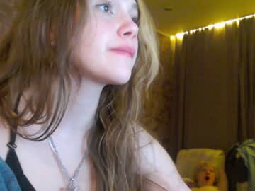 couple
        alyx1 cam image #3889171