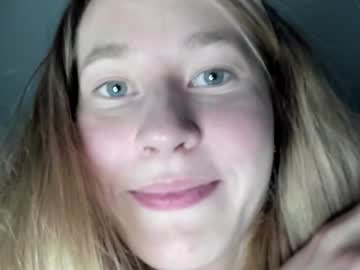 girl
        courtney_luv cam image #4664141