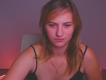 girl
        molly_lyyy cam image #5205250