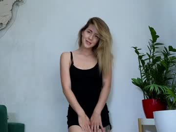 girl
        emmi_rosee cam image #6940103