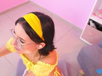 girl
        little_effy18_ cam image #6346294