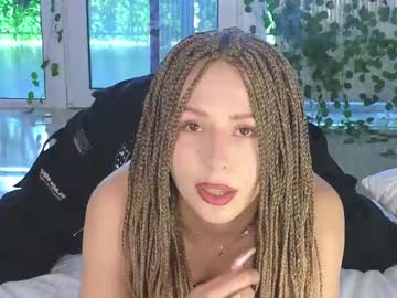 girl
        yononeey cam image #6788960