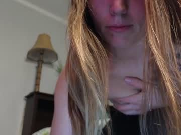 girl
        reach4thepeach cam image #3423474