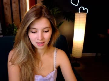 girl
        milablush cam image #1237265