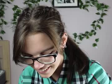 girl
        teresabriggs cam image #2320791
