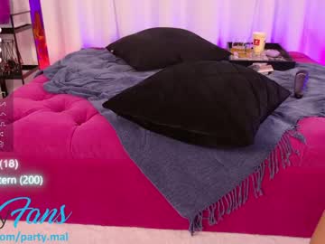girl
        partymal cam image #3316142