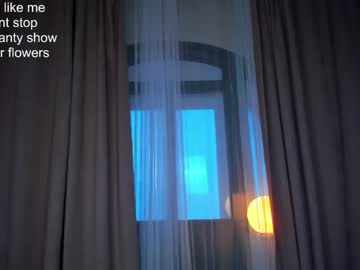 girl
        milablush cam image #770111