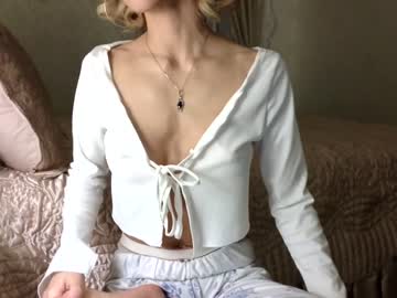 girl
        littlegreekflower cam image #3634330