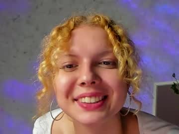 girl
        curly_suue cam image #2410907