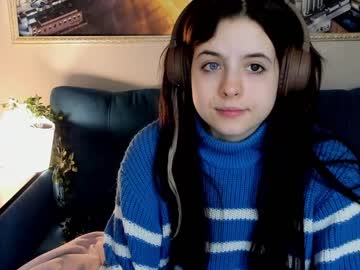 girl
        nessa_more cam image #687037