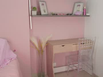 girl
        little_effy18_ cam image #4831456