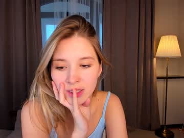 girl
        milablush cam image #1195517