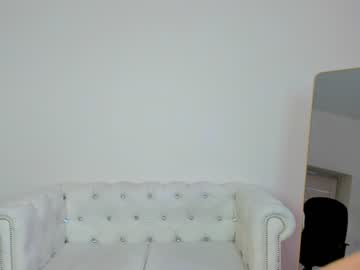 girl
        oliviabr0wn cam image #351485