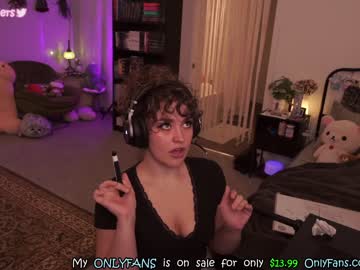 girl
        evelynpiers cam image #1900489
